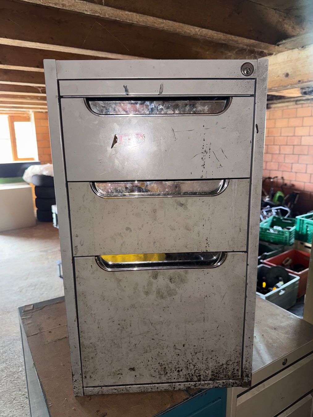 Armadi: Werkstatt Schrank – Usato da Fahrni b. Thun venduto da Schneiderlein55 1