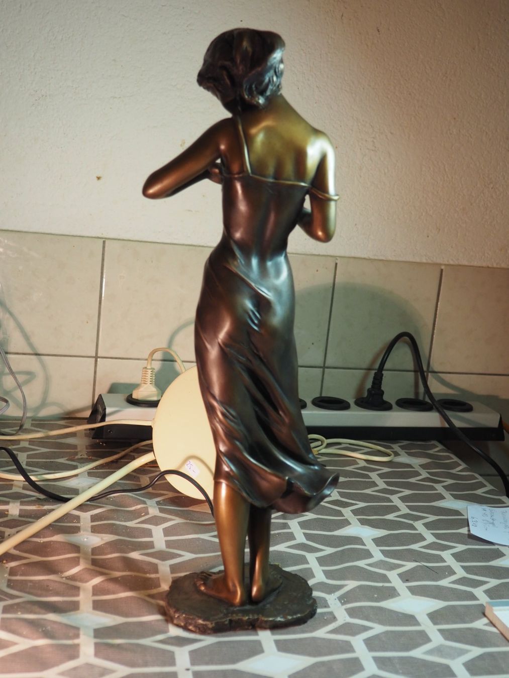 Statuette: Bronze Figur von Erwin A. Schinzel: == Im Sommerwind == – Usato da Schänis venduto da Lobelie1 2