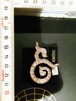 Elegante Fashion Brosche mit Strass besetzt