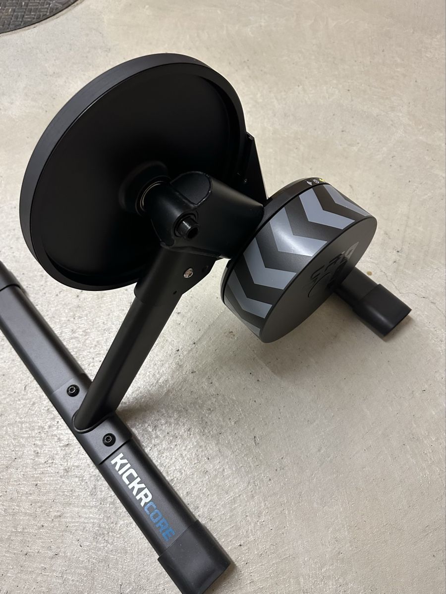 Wahoo Vélos d'appartement: Neuwertiger Wahoo KICKR CORE Smart-Rollentrainer – Neuf (Voir description) à Meisterschwanden par Chaeberli 2