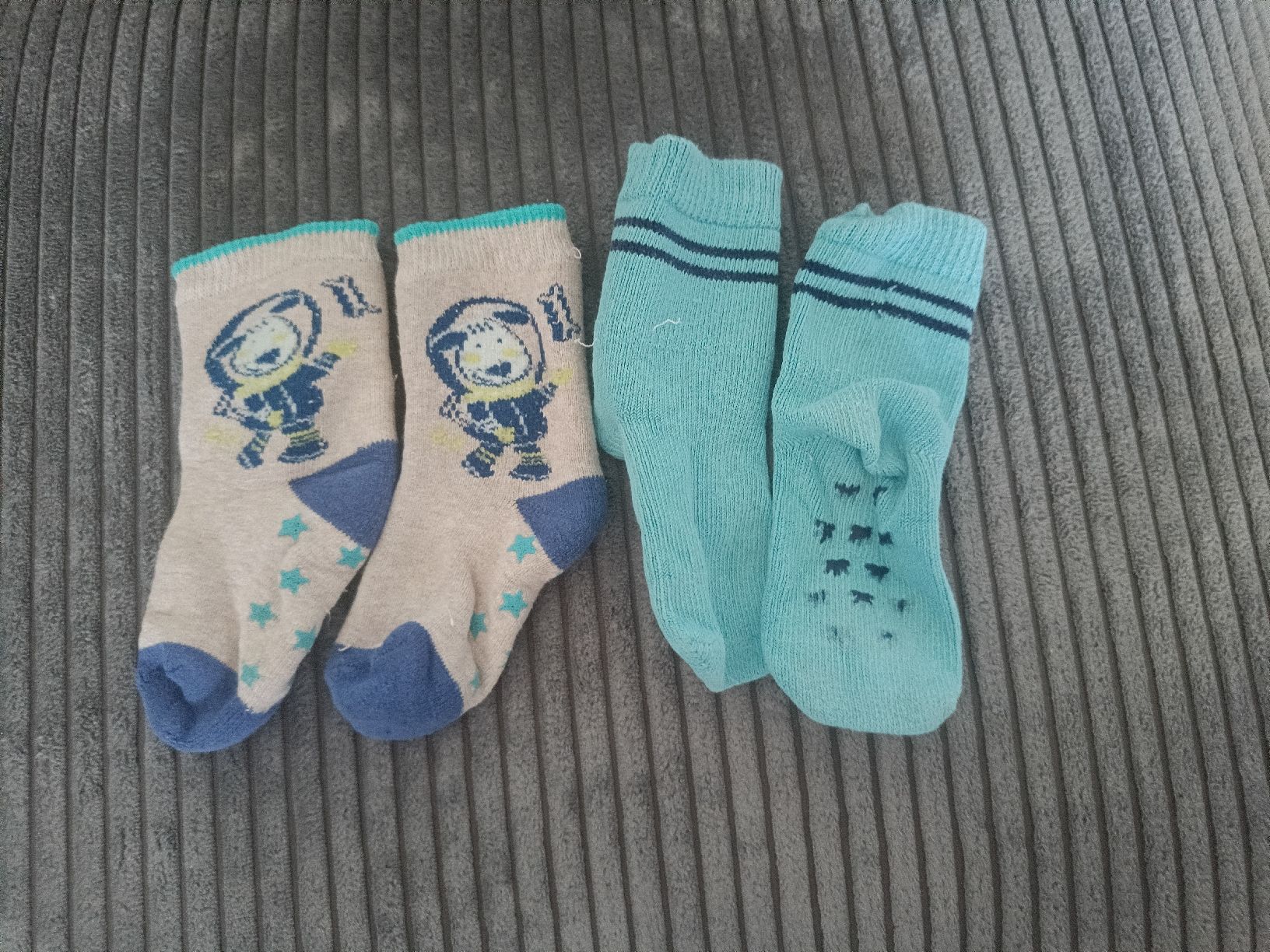 Calze per bambini: Antirutsch Socken Grösse 19-22  – Usato da Jaberg venduto da urig17.