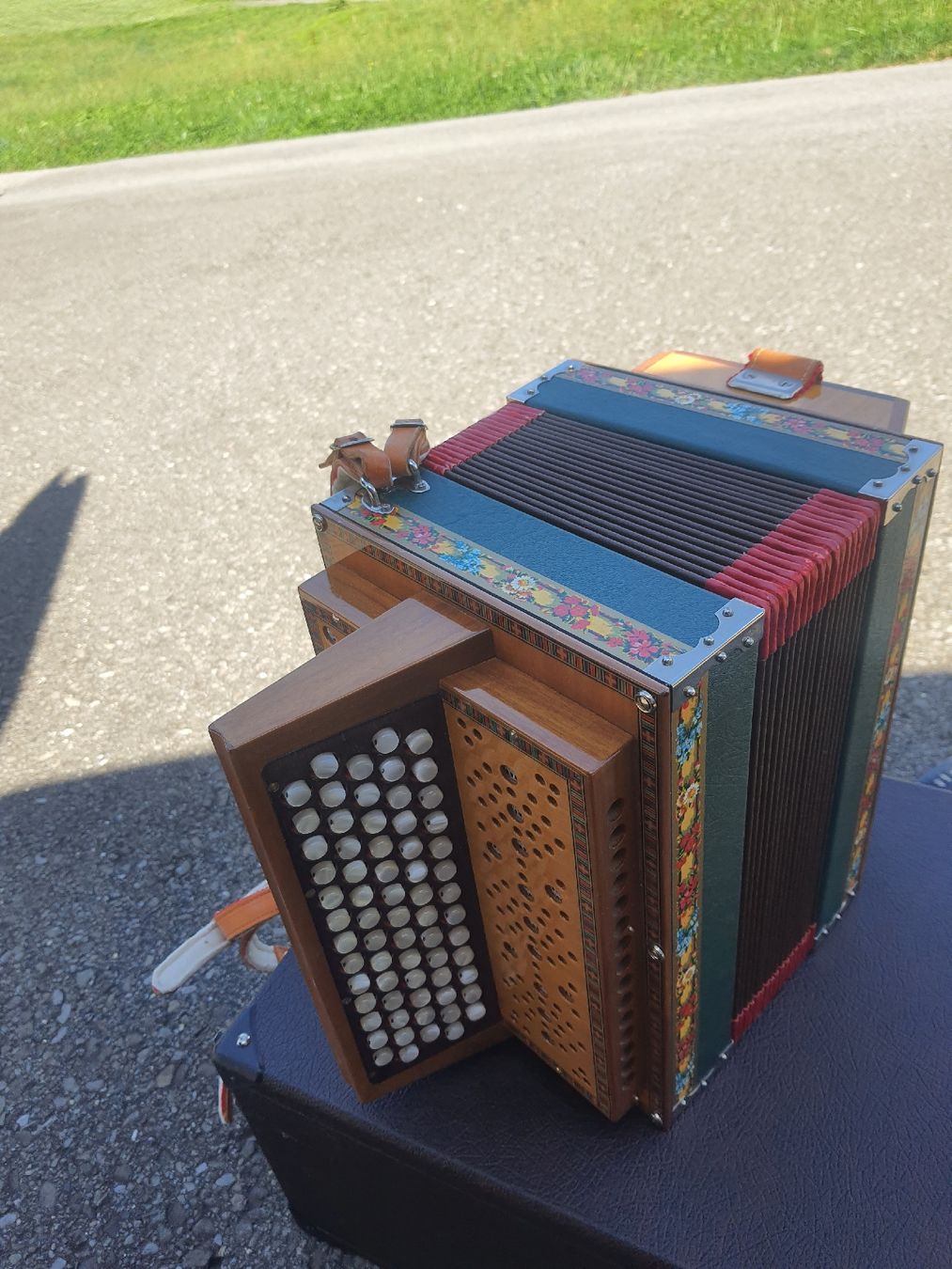 Musikinstrumente: chromatish schwyzerorgeli  – Gebraucht aus Pont-de-la-Morge von Mirabelle0 9