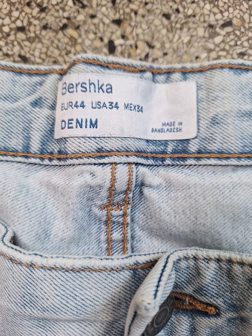Bershka Jeans: Jeans Berschka cropped US34 – Gebraucht aus Carouge GE von lor_m8jm 1