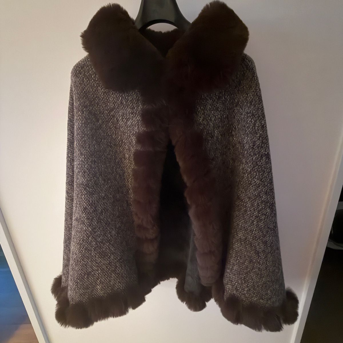 Altro in Moda donna: Kunstfell Cape – Nuovo (secondo la descrizione) da Glattpark(Opfikon) venduto da sarahnikita