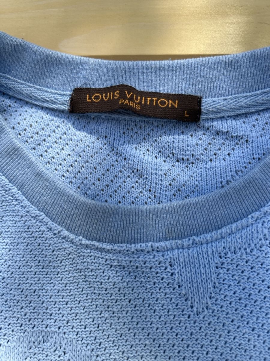 Louis Vuitton T-shirt: Louis Vuitton Pullover hellblau Grösse L  – Usato da Teufen AR venduto da Sommer9053 4