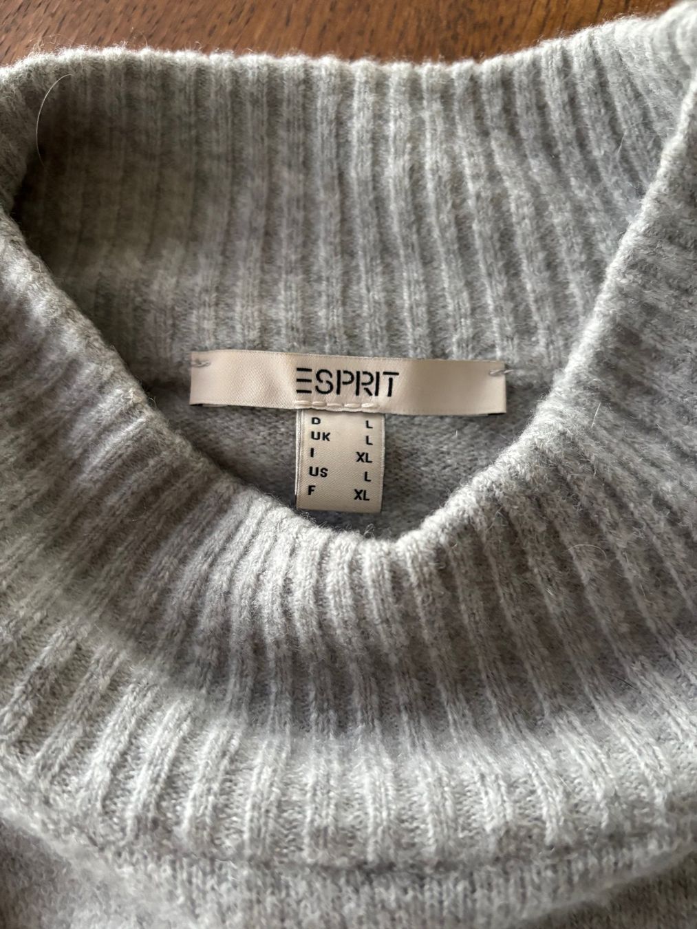 Esprit Maglioni & Felpe: Pull gris en laine et acrylique – Usato da Grand-Lancy venduto da hip_2rbd 2