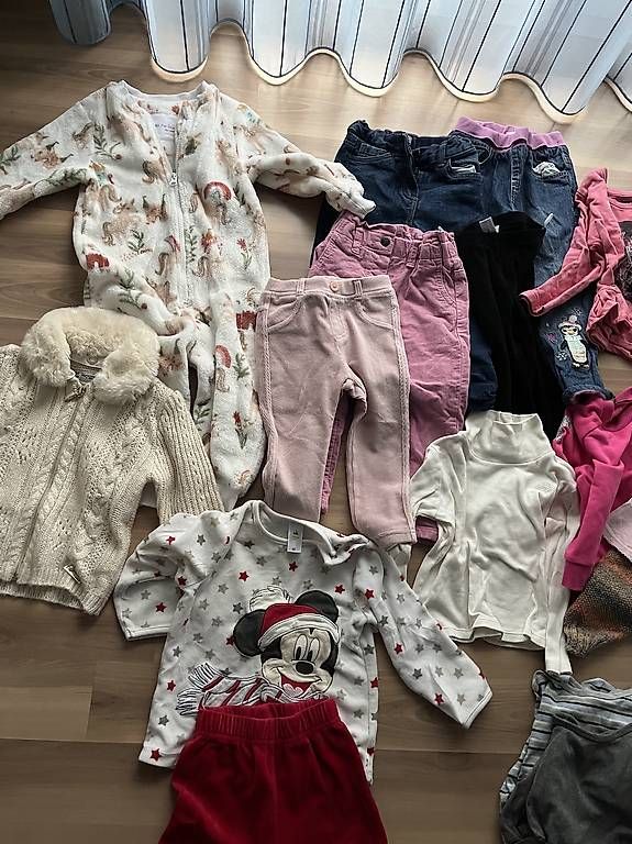 Lotti & Set di vestiti: Kleiderpaket Mädchen 92 warm, Winter,18 Teile – Usato da Pfungen venduto da nad_vt7k 2