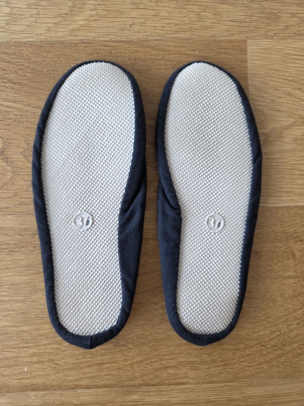 Chaussures garçon: NEU Turntäppeli Gr. 37 schwarz – Neuf (Voir description) à Villars-sur-Glâne par richardette 1