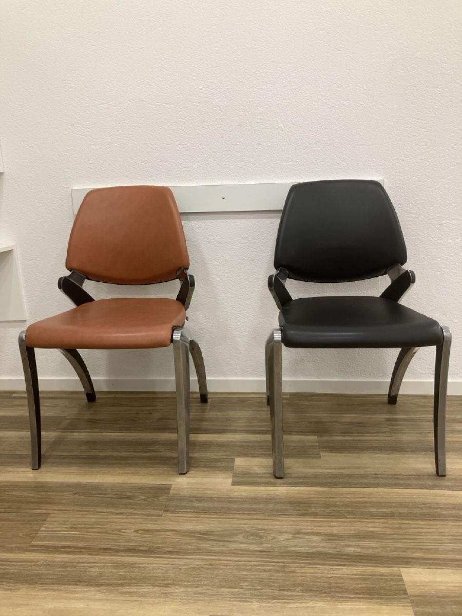 Chaises: 7 Stühle, Wartezimmerstühle – D'occasion à Steckborn par Hariono