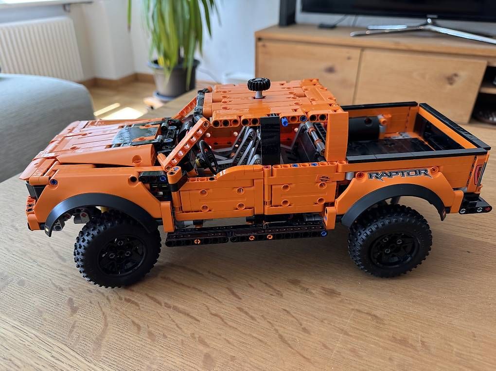 Kit di costruzioni: LEGO Technic Ford F-150 Raptor – Usato da Solothurn venduto da Juliasju 2