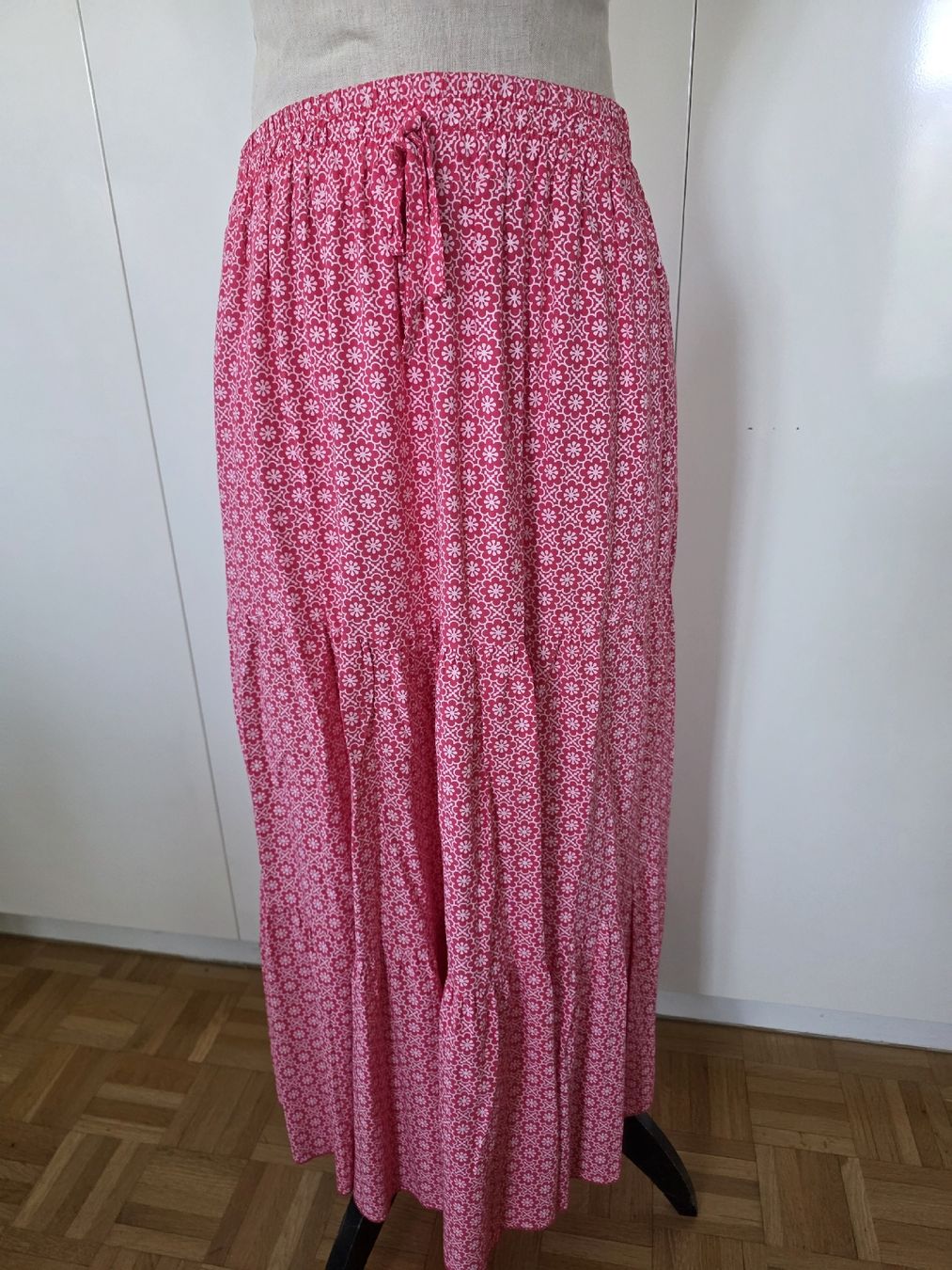 Kleiderpakete: Jupe/Shirt – Neu (gemäss Beschreibung) aus Rüti ZH von car_gl78