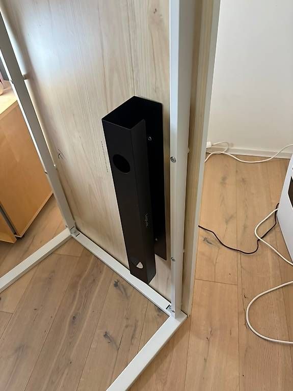 Schreibtische: Schreibtisch + Kabelwanne; Desk with Cable Management System – Gebraucht aus Zürich von jac4331 1