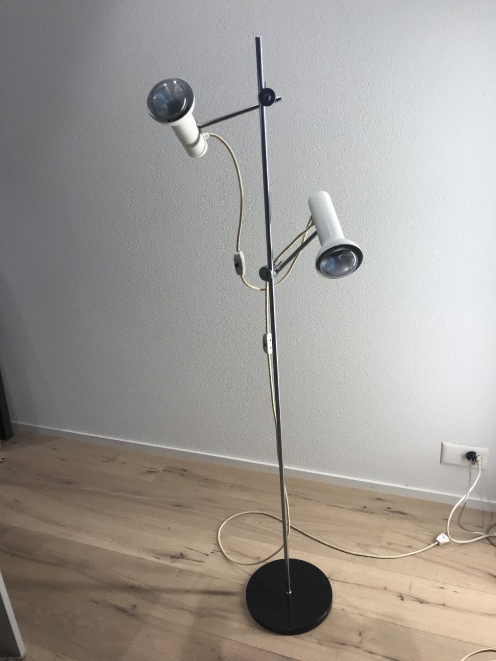 Temde Leuchten Lampade: Seltene Schweizer 2er Spot Stehleuchte 60er, eventuell Temde – Usato da Gersau venduto da pd-design-and-art 2