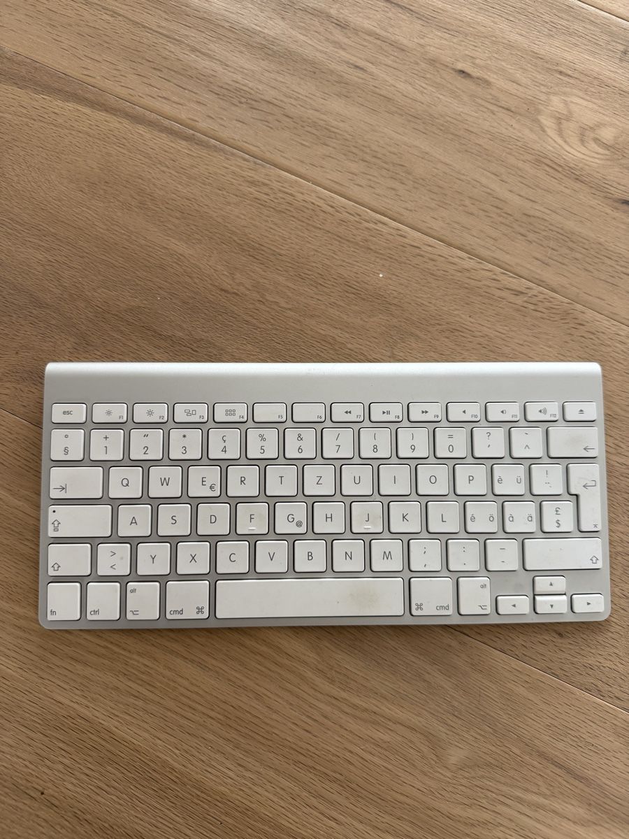Apple Tastiere: Apple Wireless Keyboard A1314 - Top Zustand! – Usato da Habsburg venduto da franziska_81
