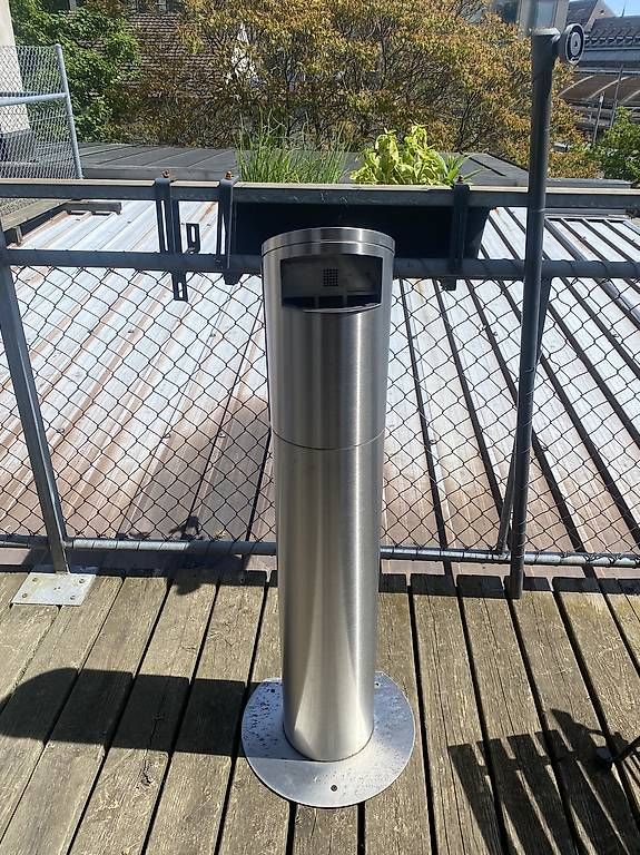 Portacenere: Abfallhai Aschenbecher Modell: Standalone Chromstahl – Usato da St.Gallen venduto da inf_tm8d