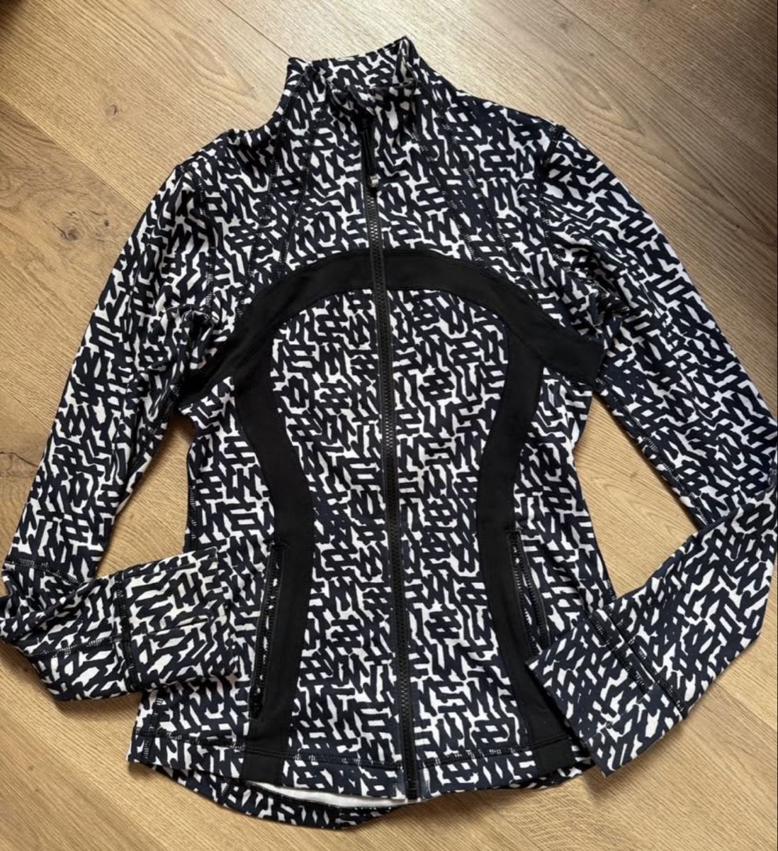 Lululemon Giacche: Lululemon Athletica Jacket Size 4 Black White Pattern – Usato da Herbligen venduto da T-esthetic