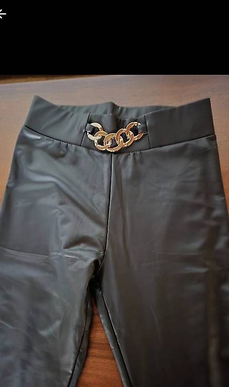 Lotti di vestiti: A vendre pantalon +veste – Usato da Les Rasses venduto da bla_c5x8 4