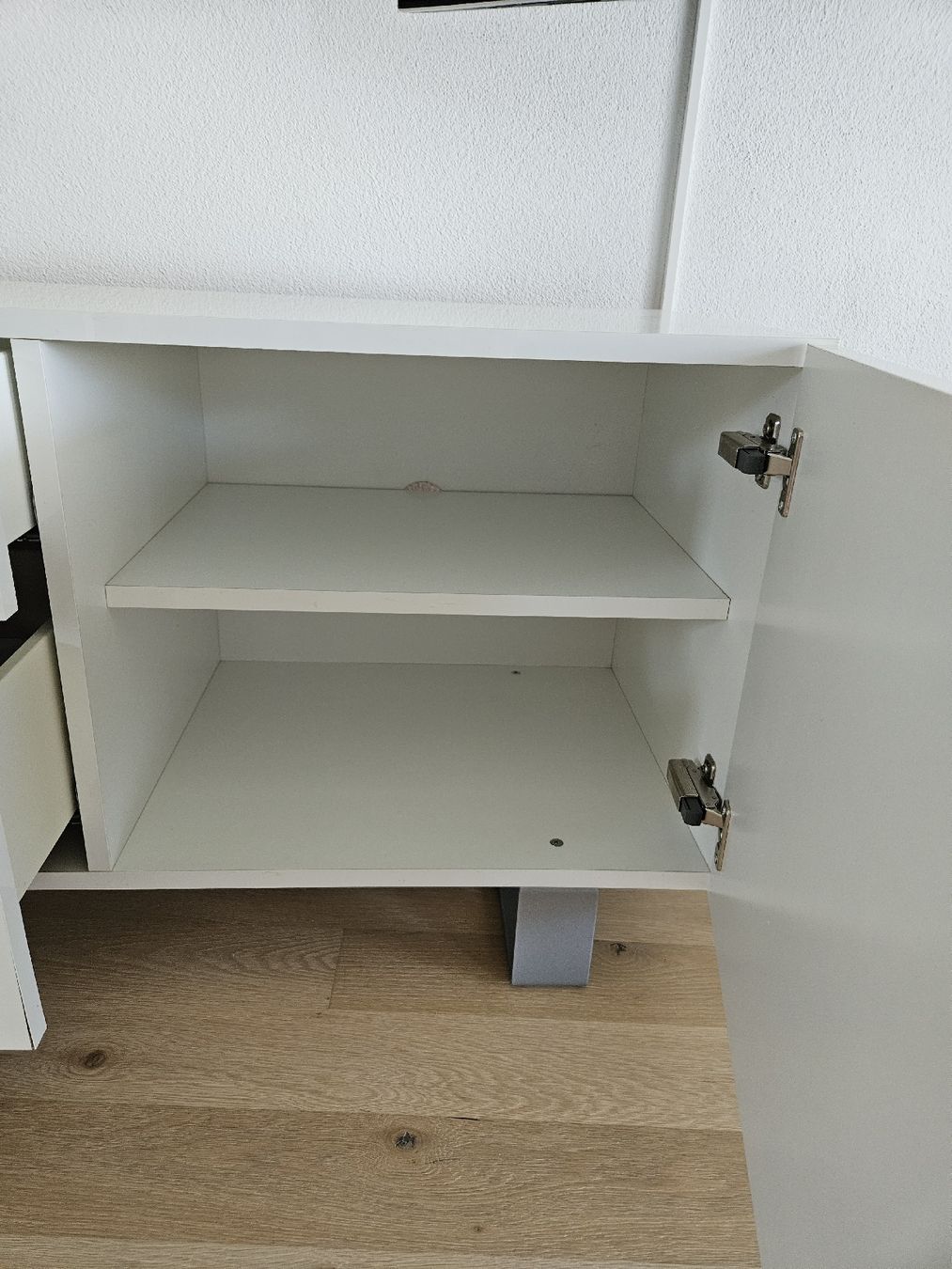 Kommoden: Sideboard, lack, weiss – Gebraucht aus Rüti ZH von vro_5mnb 1