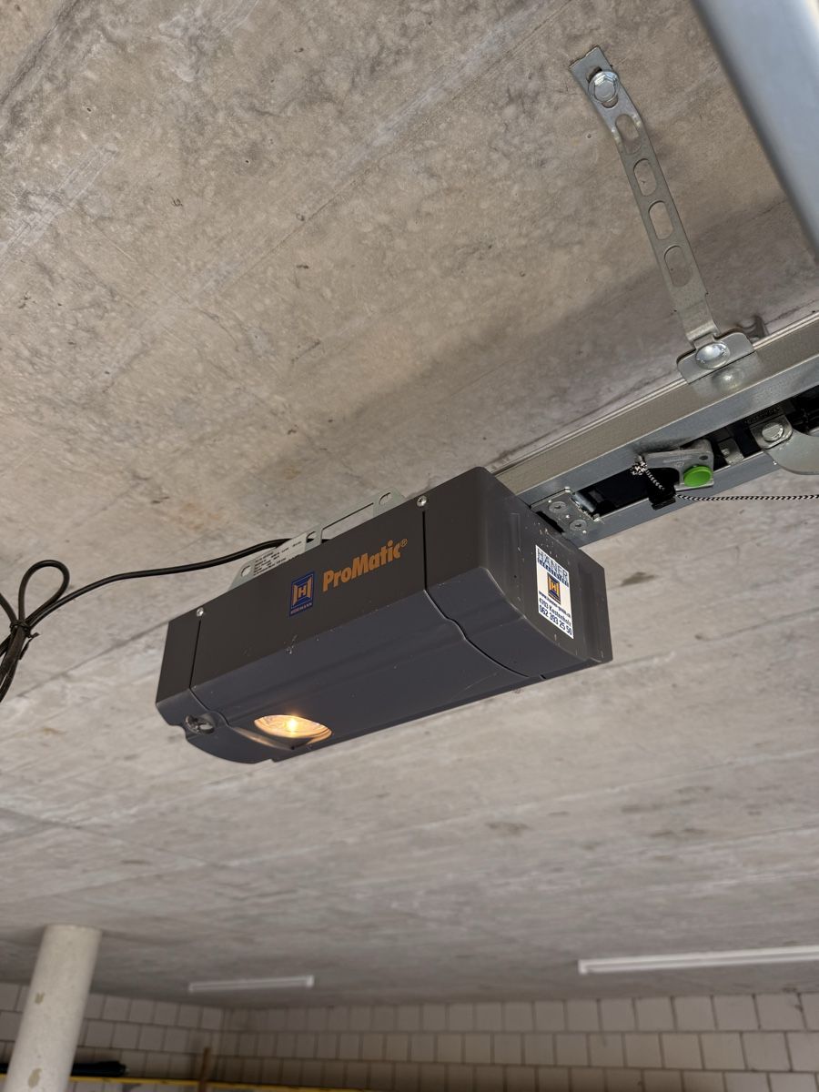 Hörmann Altro Materiale elettrico: Hörmann Rolltor  – Usato da Oberbuchsiten venduto da DoppioEspresso 1