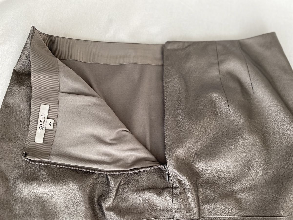 Comma Röcke: Rock von COMMA Grösse 40 Glänzend Taupe – Gebraucht aus Magden von slowia27 3