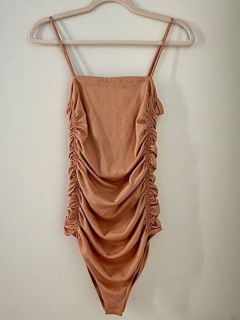 Free People Damen-Body in Nude mit Raffungen. Größe S.