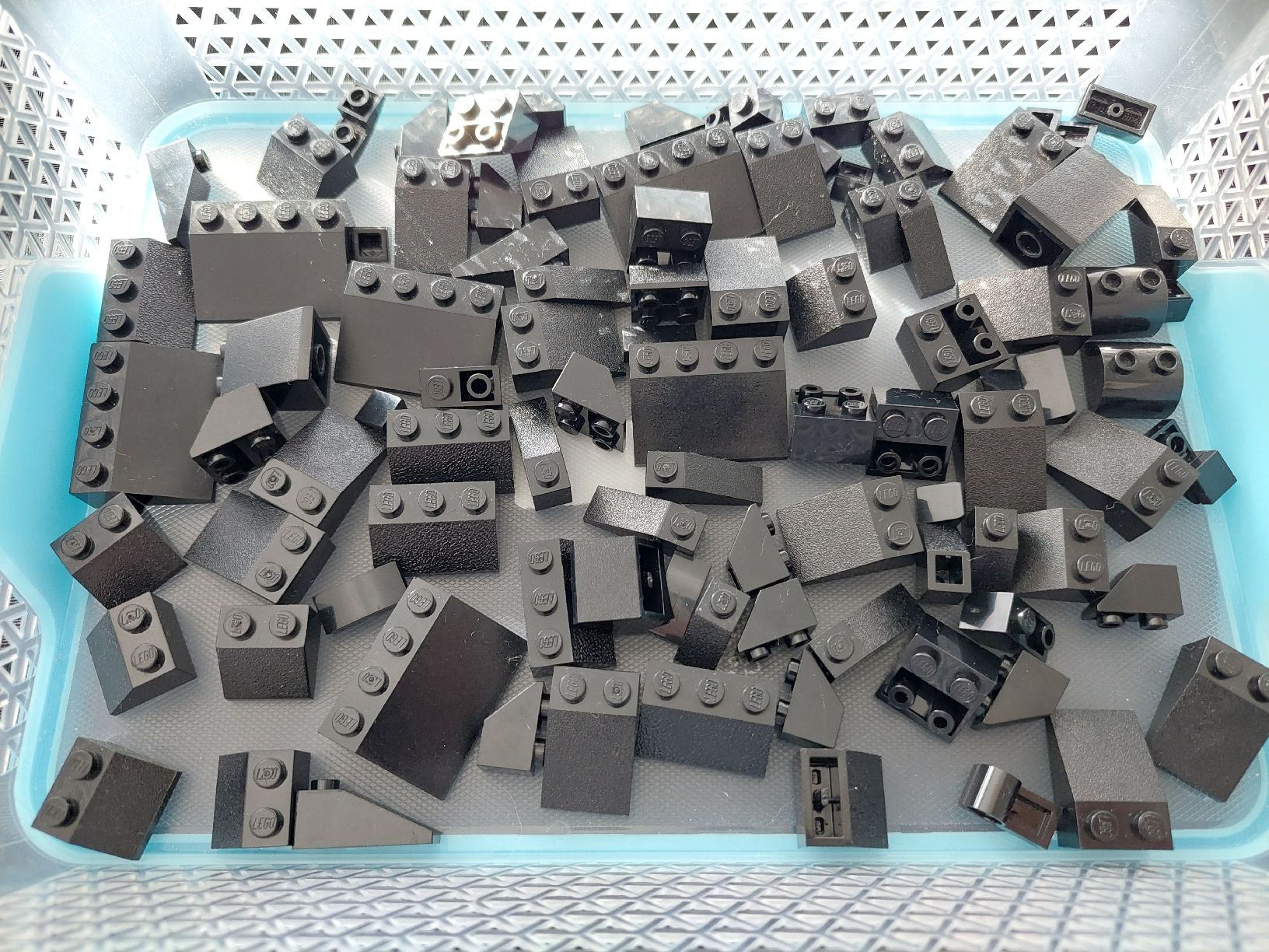 Lego Spielzeuge: Lego Steine schwarz  – Gebraucht aus Zetzwil von sti_x9xf
