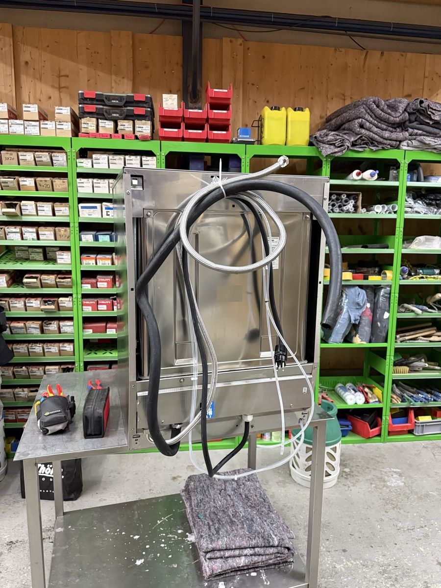 Machines à laver la vaisselle: Hobart Gewerbespühlmaschine – D'occasion à Malans GR par sil_yyy2 8
