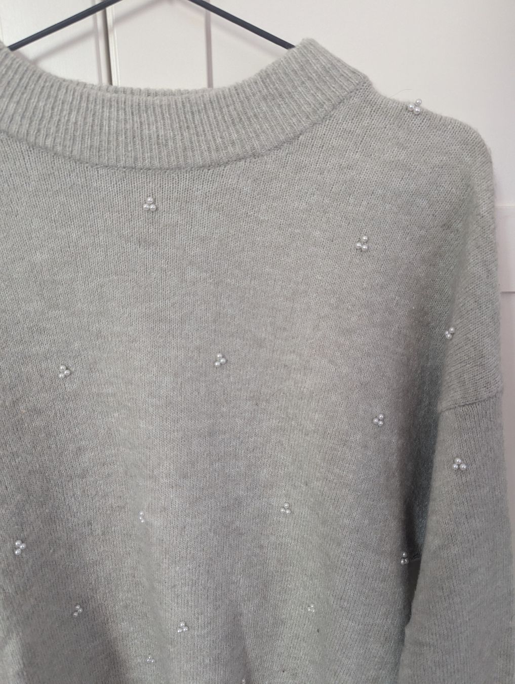 H&M Pullover & Sweatshirts: Cozy Grey Pearl Pullover H&M - Size XS – Gebraucht aus Schlieren von maseam 2