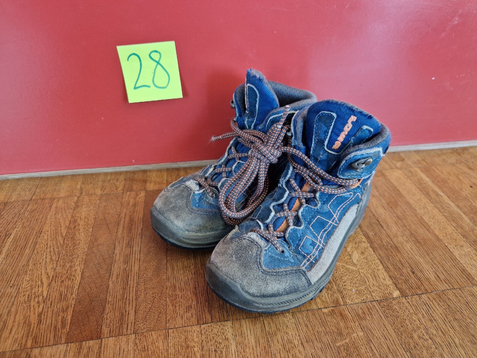 Lowa Scarpe per ragazzi: Lowa Wanderschuhe Gr 28 – Usato da Zug venduto da snussbaumer