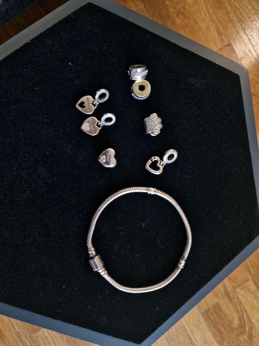 Pandora Armbänder & -reifen: Pandorra – Gebraucht aus Matten(St.Stephan) von mia_b9kd