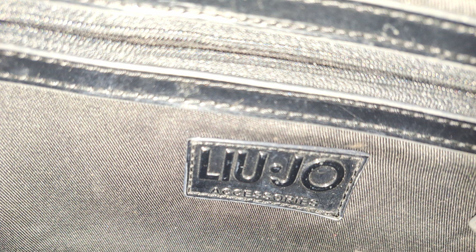 Borse da donna: Sac à main noir verni LUI-JO – Usato da St-Triphon venduto da Jldr0 3