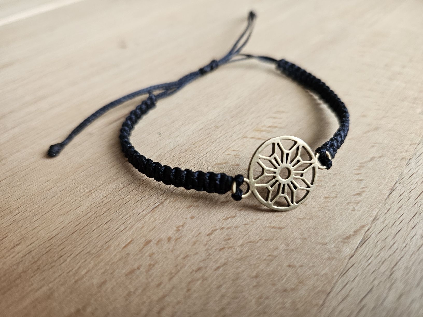 Bracciali & Braccialetti: Makramee Armband, Mandala schwarz/bronze – Nuovo (secondo la descrizione) da Meilen venduto da Anaisan