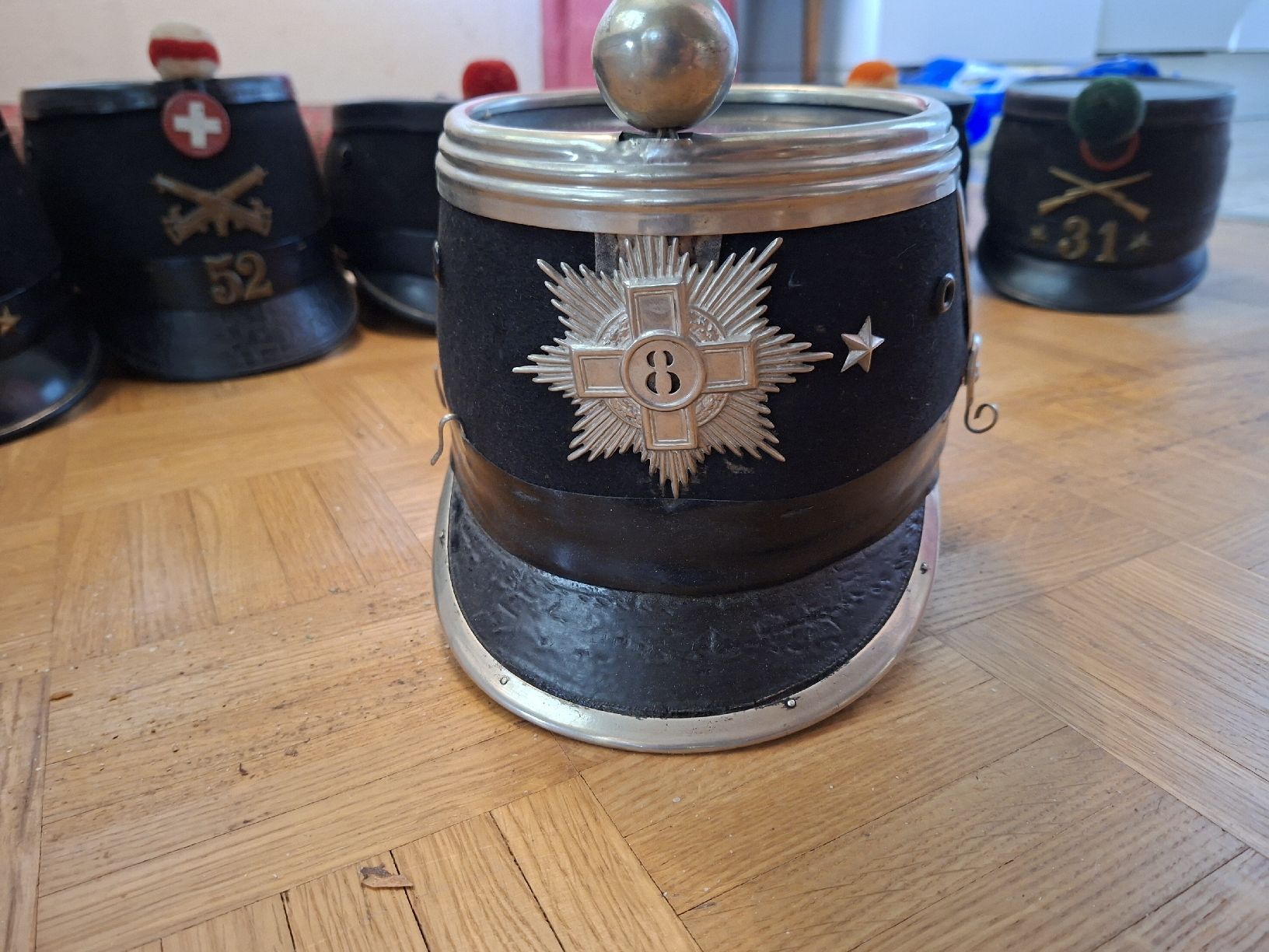 Schweizer Armee Uniformi: Militär Tschako 7 Stk. gem. Bilder – Usato da Boll venduto da romanm0 7