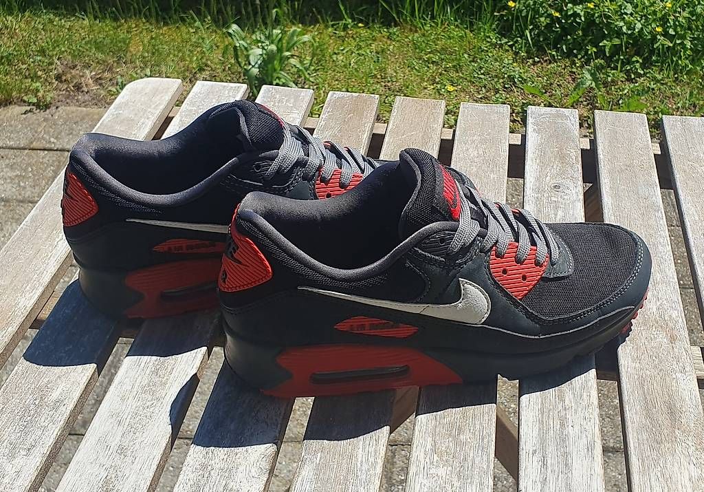 Nike Scarpe da uomo: Nike Air Max 90 schwarz/rot, Grösse 42 – Usato da Udligenswil venduto da sha_8tx2 3