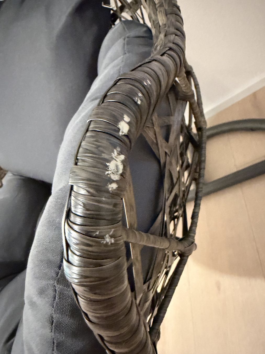 Poltrone pensili da giardino: Rattan Hängesessel mit Kissen – Usato da Greifensee venduto da potenza66 3