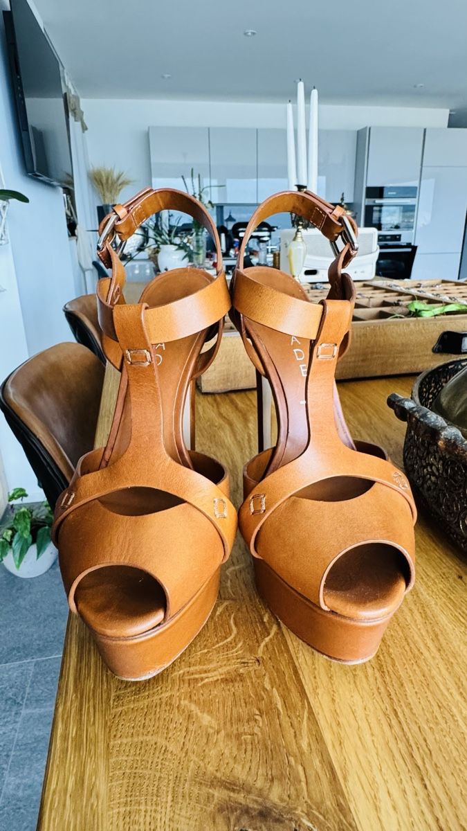 Casadei Damenschuhe: Casadei Sandals – Gebraucht aus Mörigen von TimelessFinds