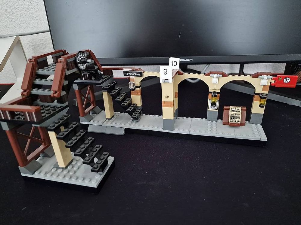 Lego Jeux de construction: LEGO® Harry Potter 76423 Hogwarts Express & der Bahnhof – D'occasion à Gebenstorf par Kofol 3