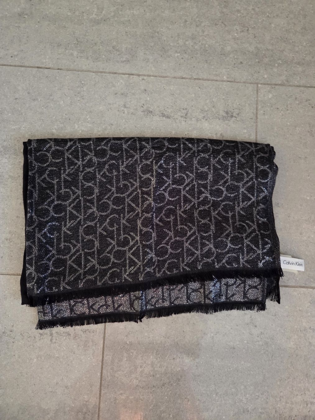 Calvin Klein Foulard & Sciarpe: schöner Schal, Calvin Klein – Nuovo (secondo la descrizione) da Wiesendangen venduto da Sinhuk 2