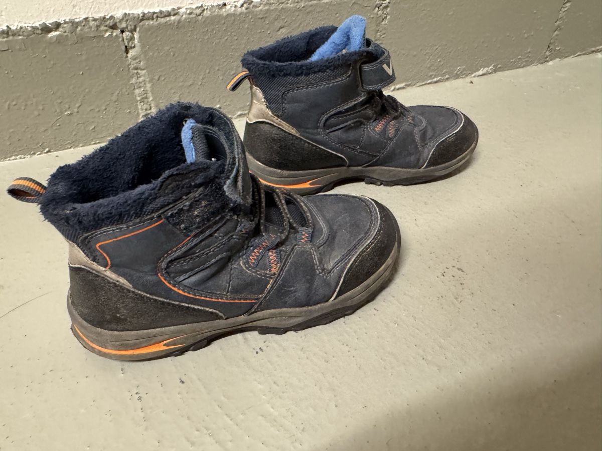 Chaussures garçon: Kinder Winterschuhe Grösse 31 – D'occasion à Zürich par zd_1965 1