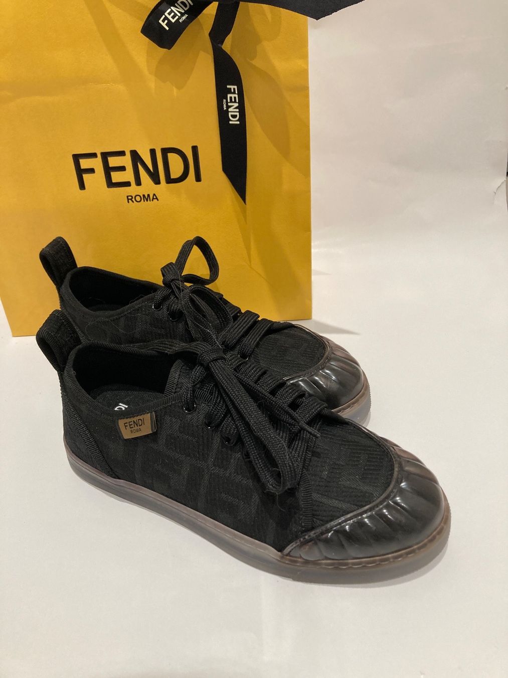 Fendi Scarpe da donna: Fendi sneakers 35 – Nuovo e nell'imballaggio originale da Paradiso venduto da Kayakara