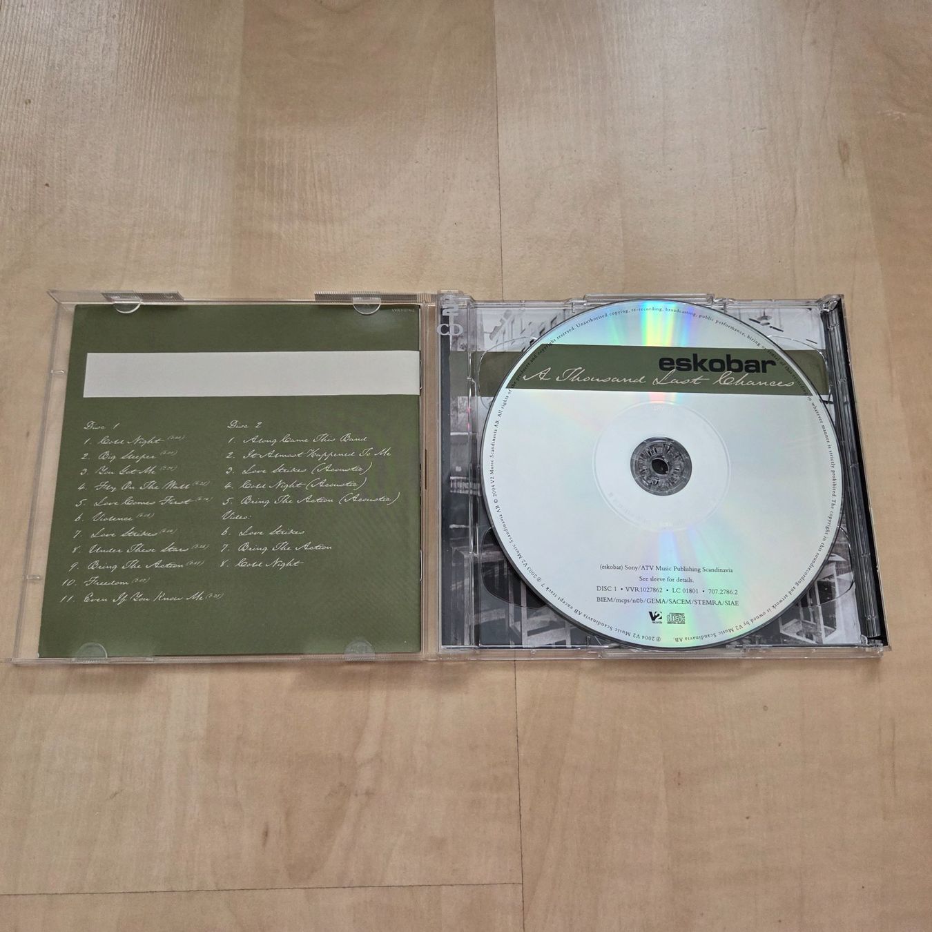 CDs: eskobar - A Thousand Last6  Chances – Neuf (Voir description) à Zug par Sunshine_113 1