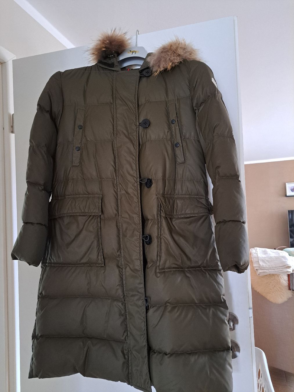 original Moncler Daunenmantel Echtfellkapuze oliv