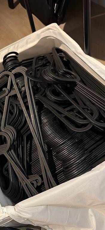 Kleiderbügel: Kleiderbügel ikea 147stk – Gebraucht aus Niederhasli von des_f82m