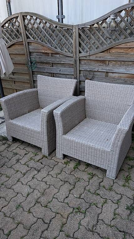 Set di tavolo e panche: Gartentisch mit zwei Stühlen ohne Polster – Usato da Greifensee venduto da simblo 1