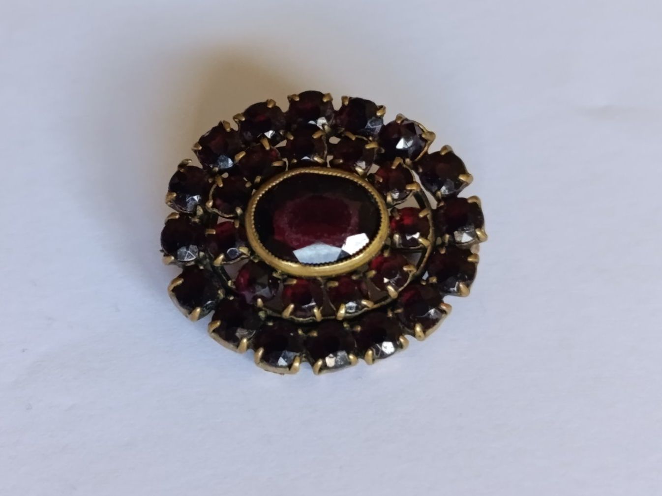 Spille & Fermagli: Broche ancienne Grenat de Bohême! – Usato da Genève venduto da EcrinVintage