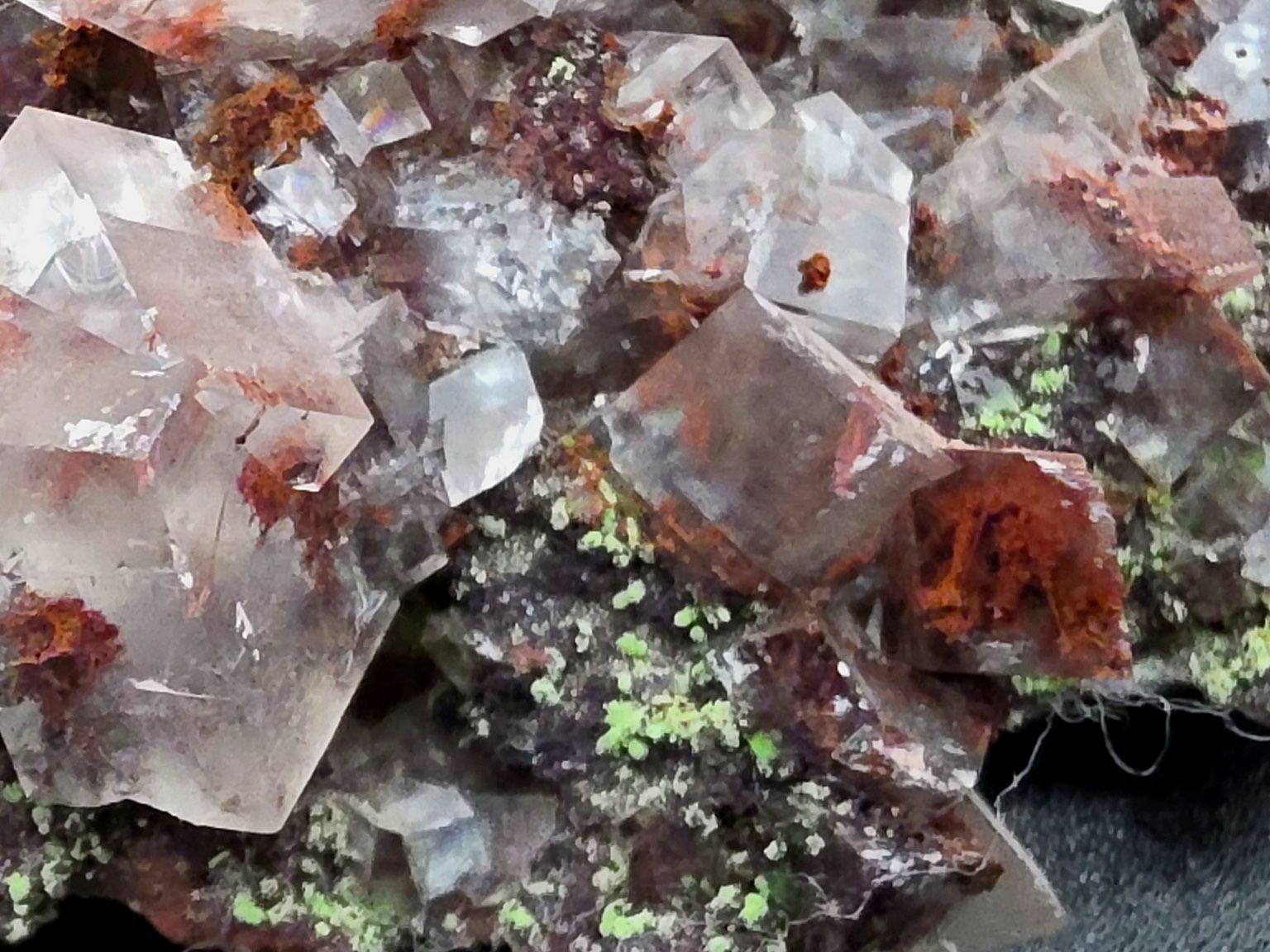 Mineralien & Heilsteine: Calcite and Duftite on Dolomite from Tsumeb, Namibia – Gebraucht aus Figino von panshop 7