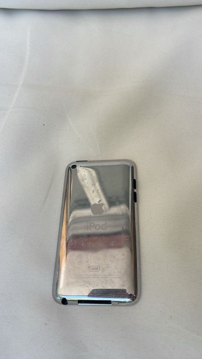 Apple Tragbarer Mediaplayer: Apple iPod Touch 4. Generation 32GB gebraucht – Gebraucht aus Schlieren von luc_91 1