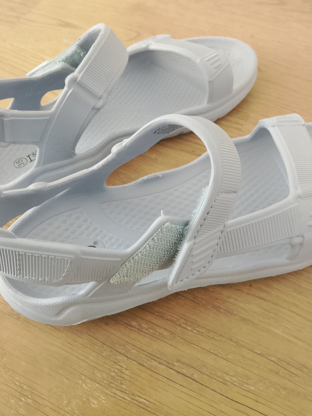 Schuhe für Jungen: Sandalen weiss Grösse 35 – Neu (gemäss Beschreibung) aus Bellikon von MellonCollieMitTwint 2