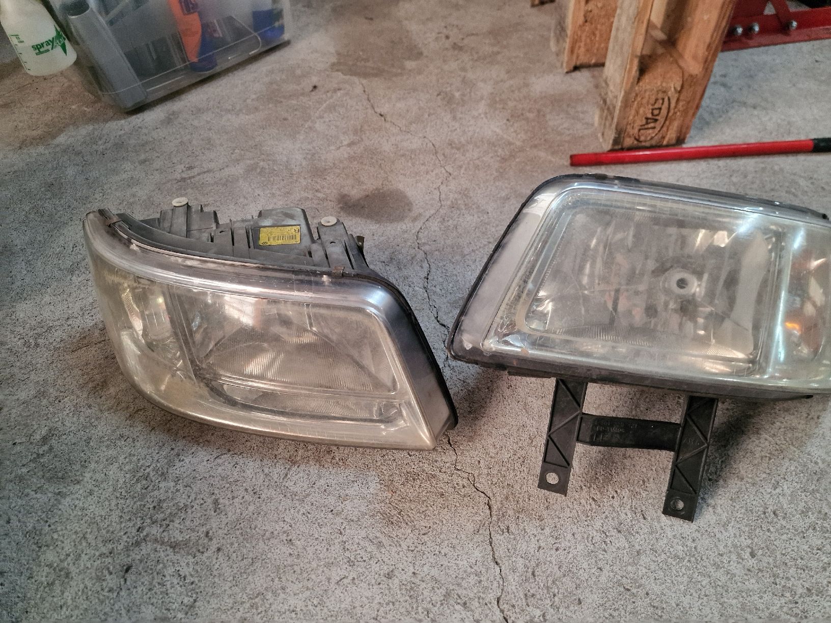 VW Fari: Scheinwerfer zu VW T5  – Usato da Mols venduto da L.M.123
