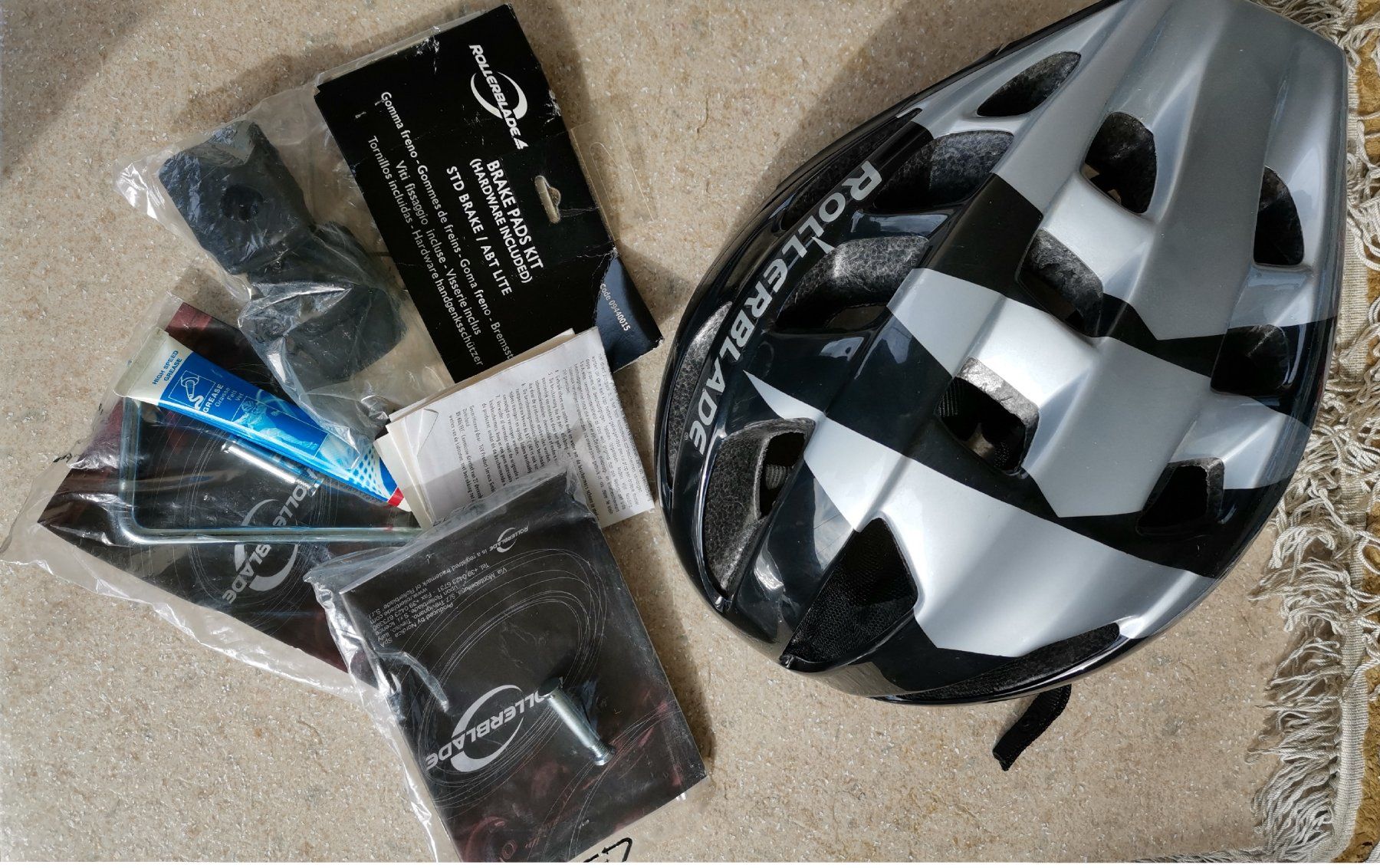 Pattini in linea & Pattini a rotelle: Rollerblade - Inlinekats mit Zubehör Gr.39 helm ,Schoner – Nuovo (secondo la descrizione) da Seuzach venduto da Tritis01 8